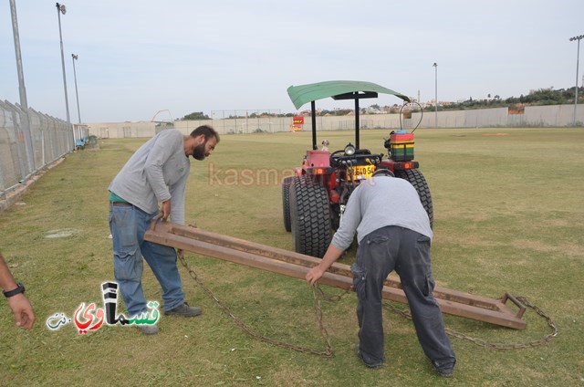 كفرقاسم - فيديو: كثرة الفرق الرياضية تعبت الارضية واغلاق الملعب البلدي  ابو خميس  لزراعة العشب الشتوي  لأكثر من شهر